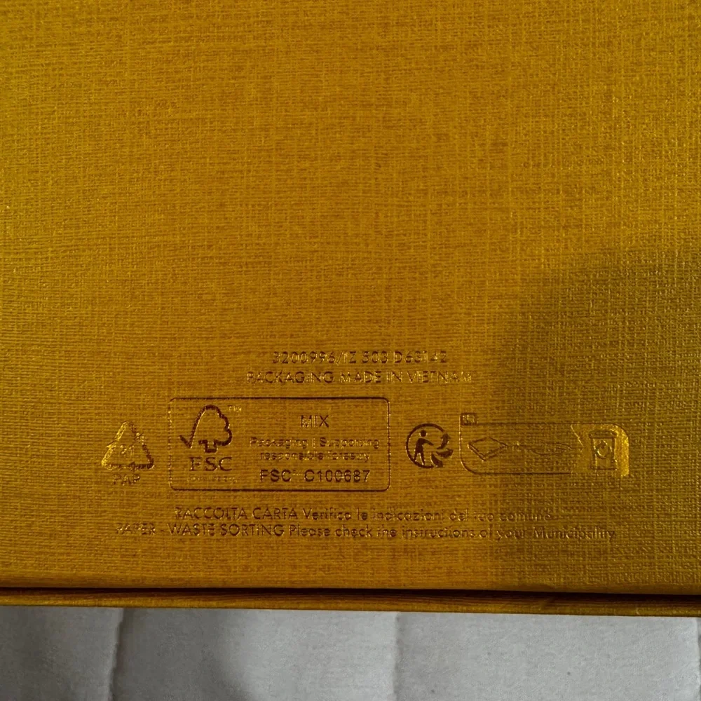 Louis Vuitton Long Gift Box with Ribbon & Tissue - Picture 3 of 10